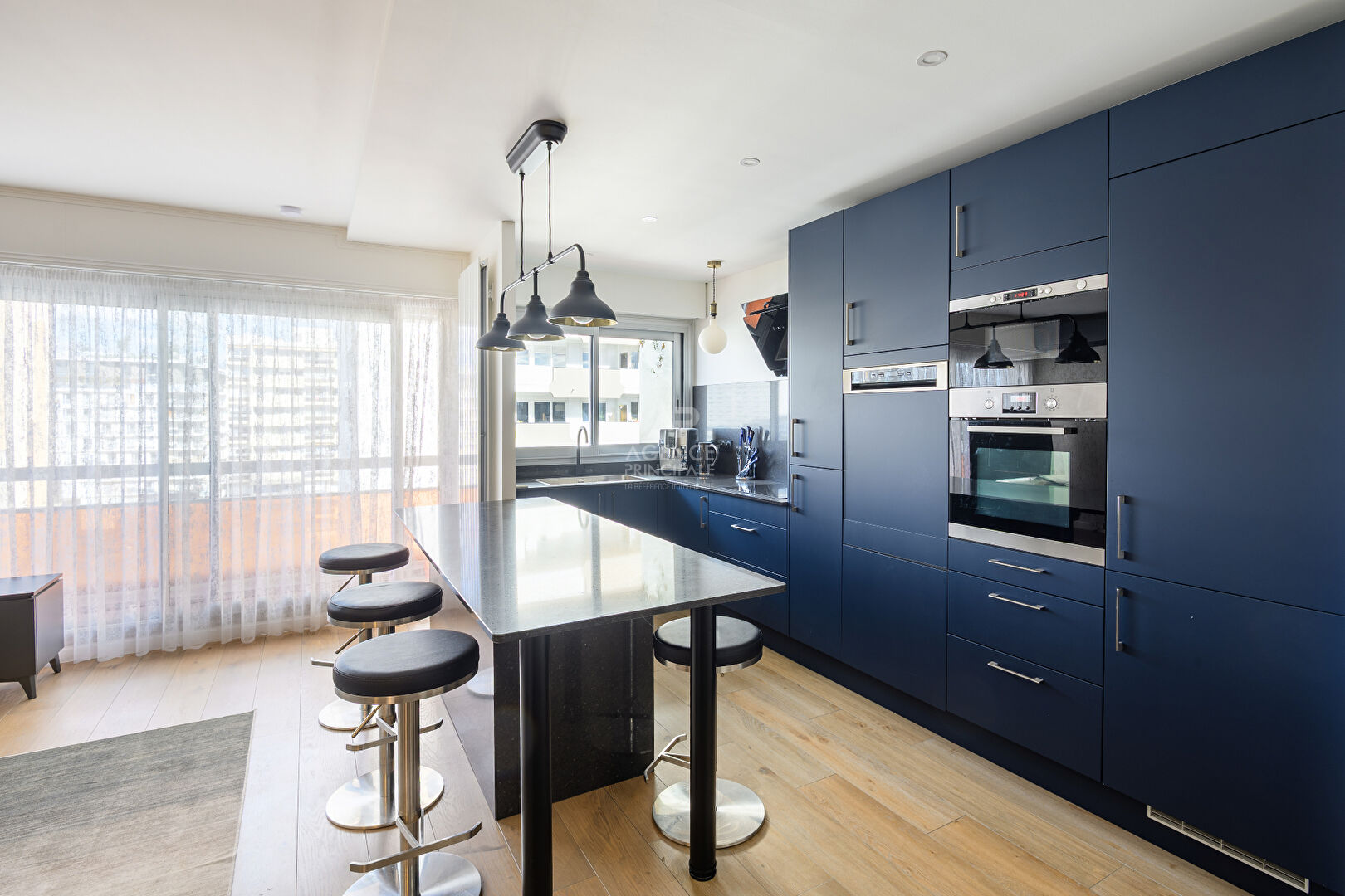 MAIRIE DE CLICHY - RUE GUSTAVE EIFFEL - APPARTEMENT FAMILIALE AVEC BALCON