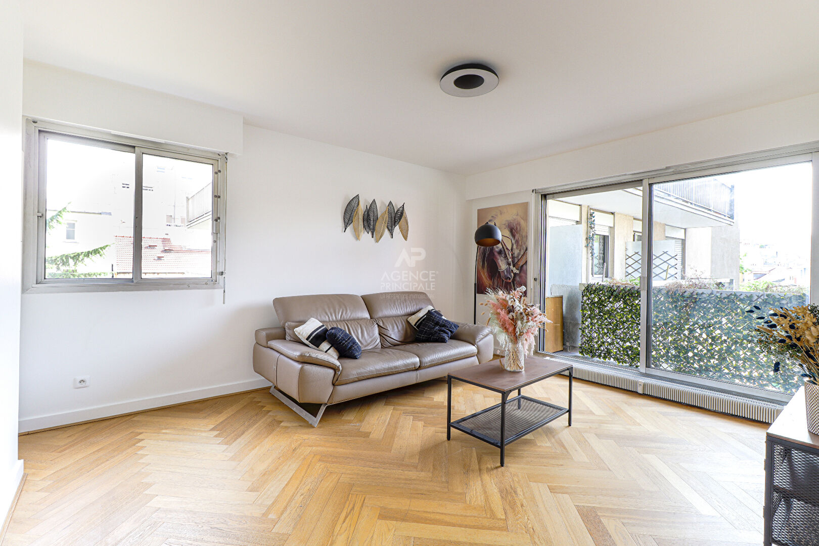 BALCON DE 5,76 M² - VUE DÉGAGÉE - CALME SUR JARDIN - PARKING POSSIBLE - Photo 2