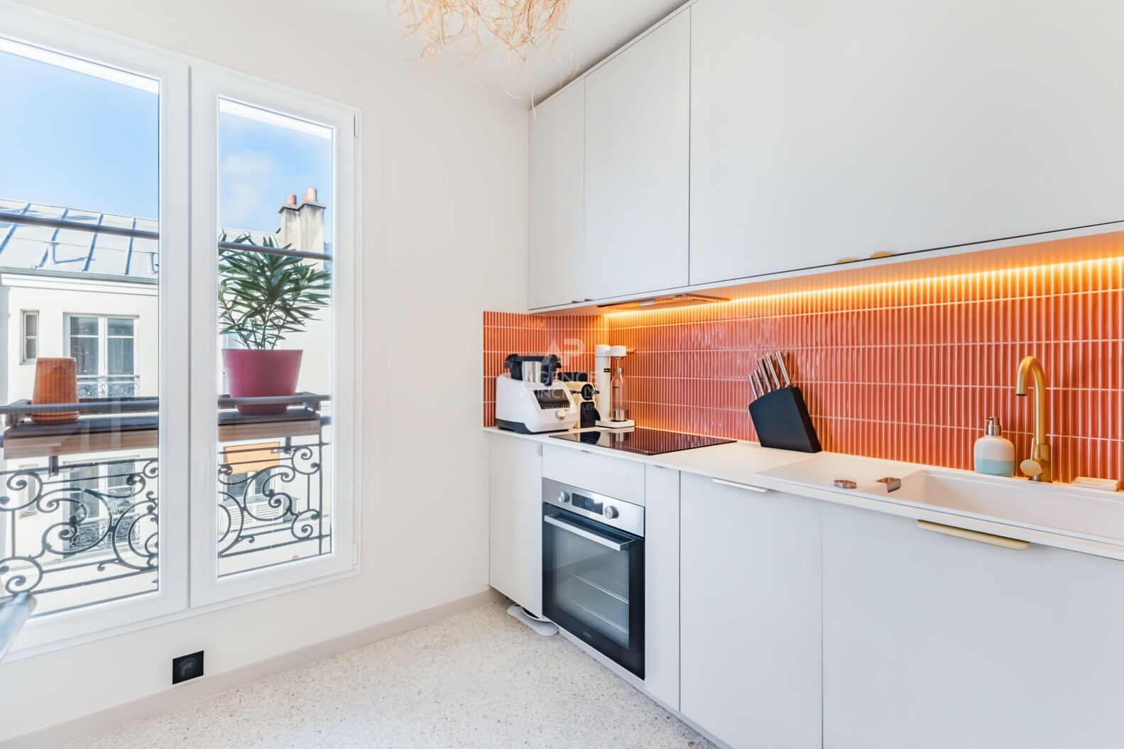 PARIS 9EME - RUE MILTON - DUPLEX AU DERNIER ÉTAGE AVEC ASCENSEUR - Photo 5