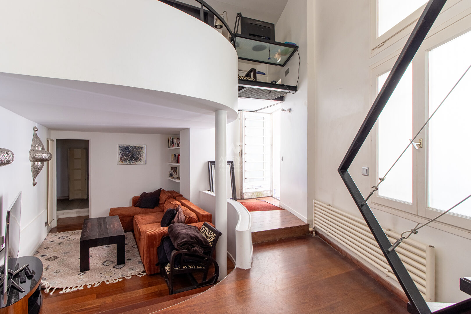 PARIS 18EME - DUPLEX - RUE MONTCALM - METRO LAMARCK-CAULAINCOURT