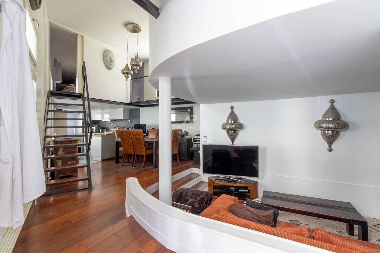 PARIS 18EME - DUPLEX - RUE MONTCALM - METRO LAMARCK-CAULAINCOURT - Photo 2